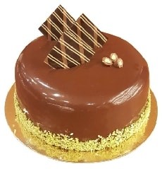 Yuvarlak ve Sade: 2-3 Kişilik Çikolatalı Yaş Pasta